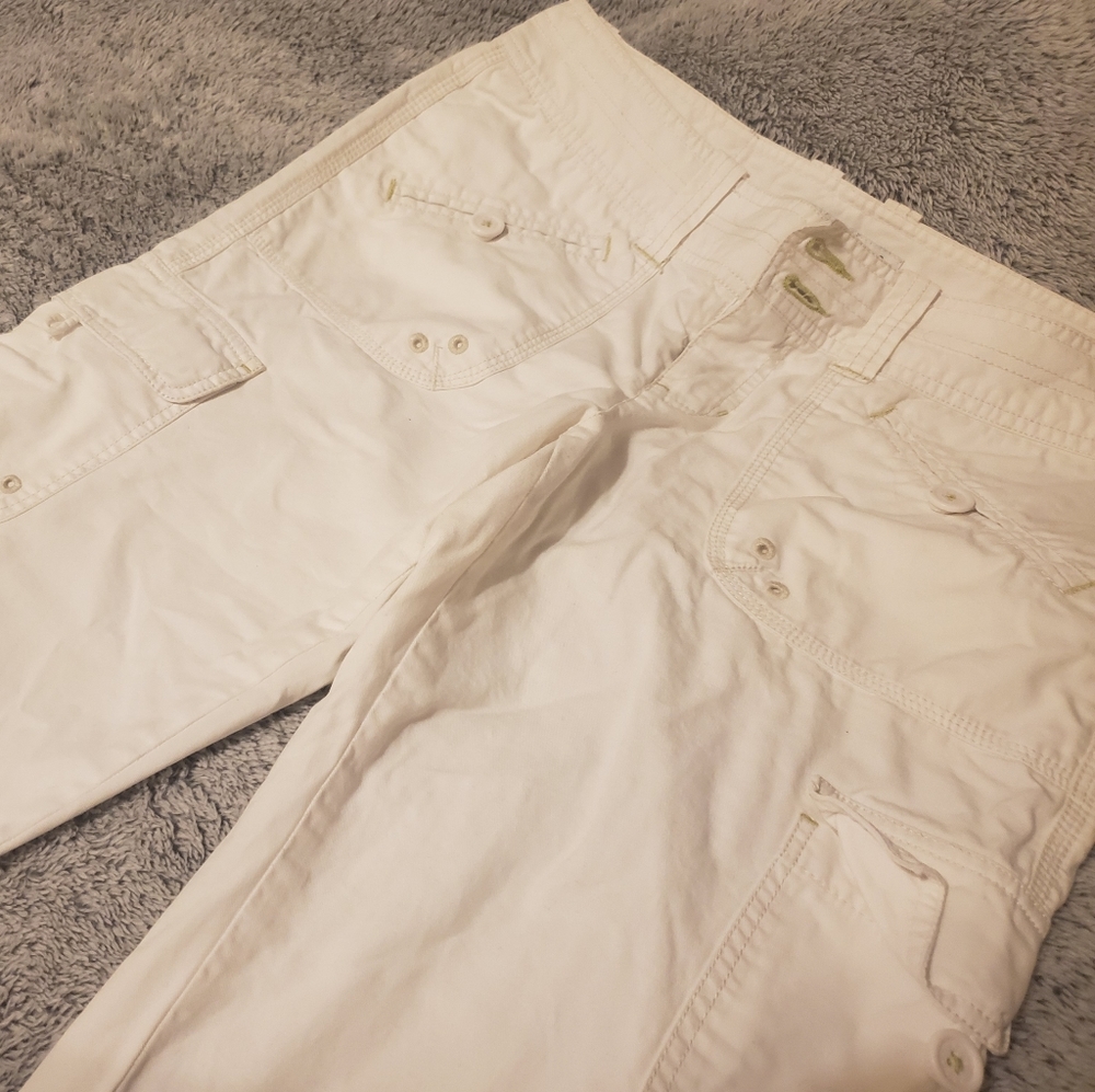 White, Aeropostale capris - size 3/4 (juniors)